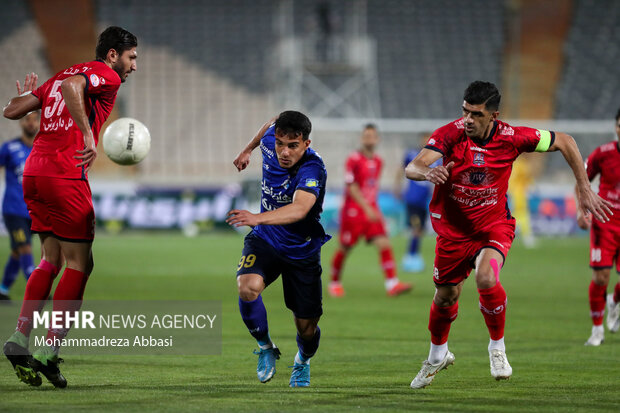 ستاره در فوتبال ایران وجود ندارد/ خشونت برای تیم‌ها عادی شده است