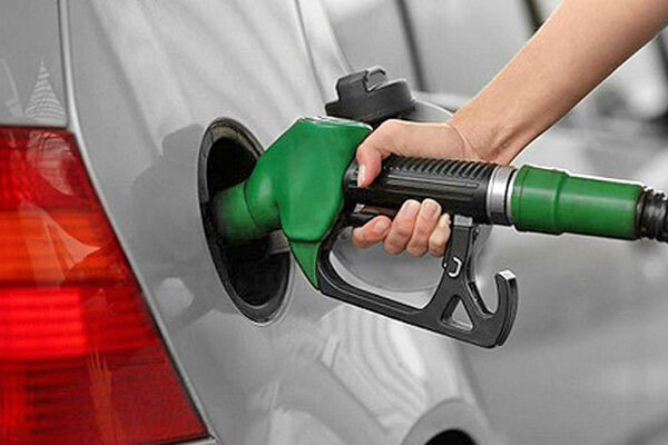 کاهش ۱۰۰ لیتری سهمیه بنزین ۳۰۰۰ تومانی در کارت‌های سوخت شخصی