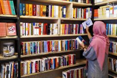 از محمد مصدق تا کیم جونگ اون؛«زنان کتابخوان خطرناکند» کتاب‌های پرفروش ماه گذشته