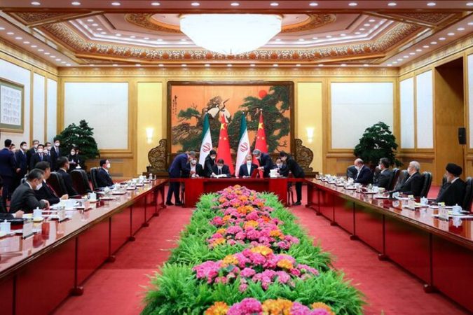 ایران و چین ۲۰ سند همکاری امضا کردند